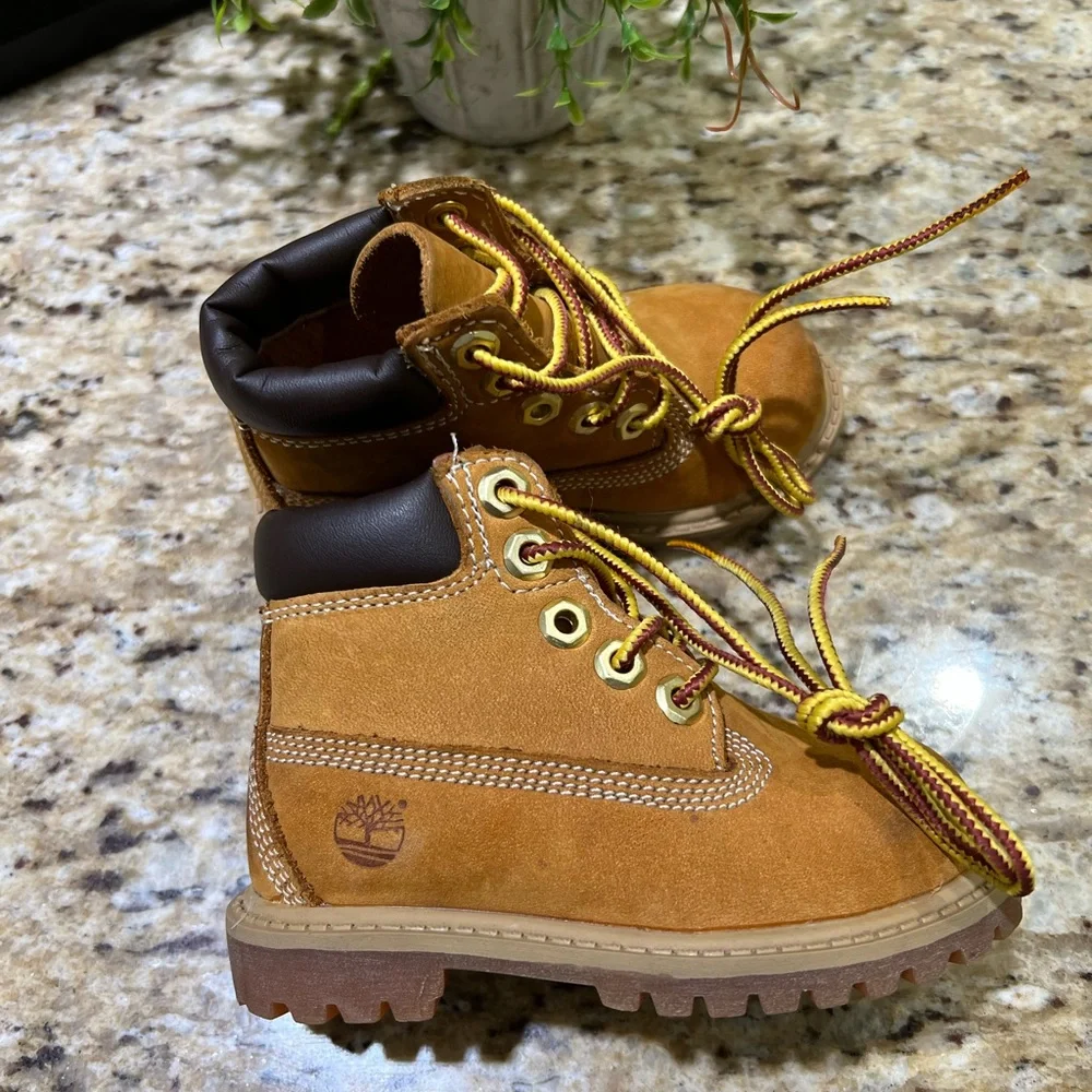 Timberland Tan and Brown Leather Boots with Rugged Sole 5M